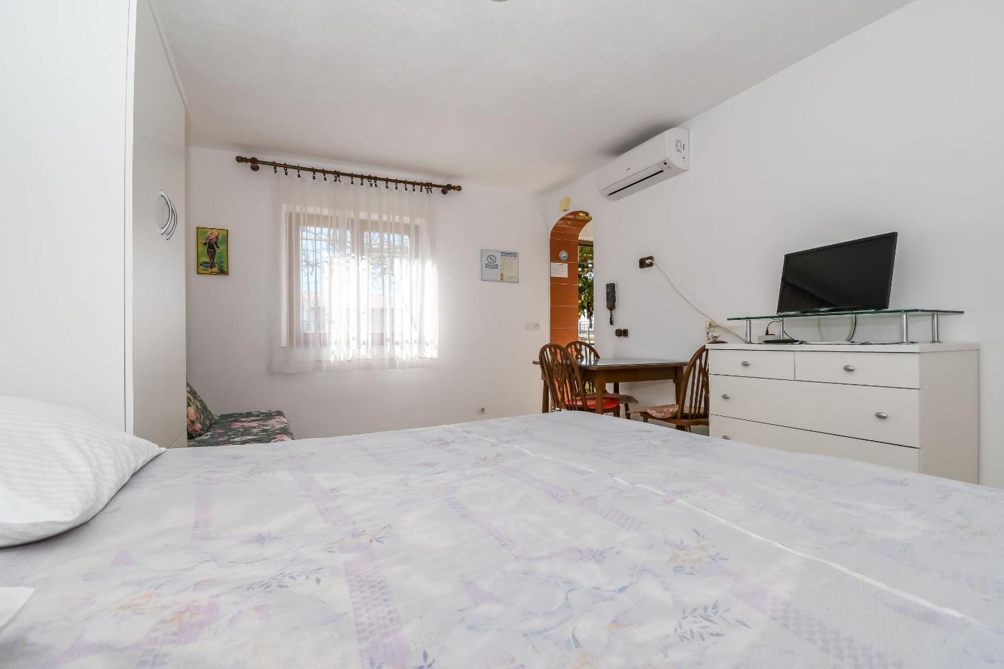 Apartment Anna Trogir